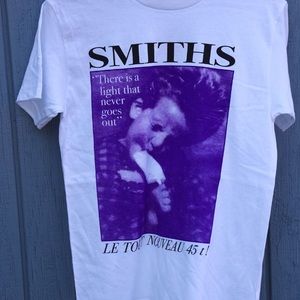 THE SMITHS- THERE IS A LIGHT THAT NEVER GOES OUT GRAPHIC T-SHIRT
